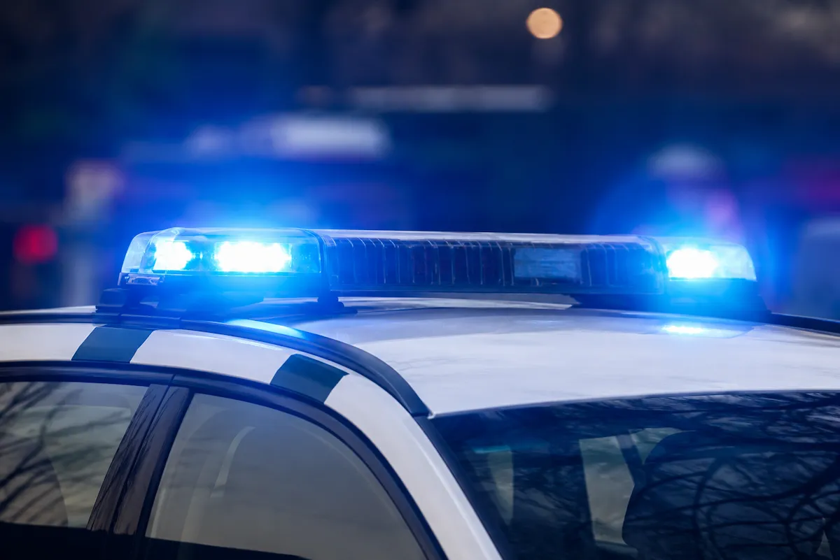 31-årig mand passerede motorvejsbro: Så blev hans forrude knust af ukendt genstand